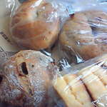 パン アトリエ　クレッセント  - ベーグル２種（クランベリー＆くるみ・オレンジ）・天津甘栗のリュスティック・スコーン（プレーン）