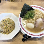 博多 幸竜 - 幸竜ラーメン＋ミニチャーハン（1050円）＋半熟味玉子（150円）