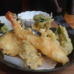Sushi Dining nabura - 海老、カボチャ、ナス、ピーマン、椎茸、こごみの天ぷら盛合せ
