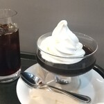 CAFFE VELOCE - アイスコーヒー280円、コーヒーゼリー370円