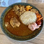 カリーアンダーソン - 二種あいがけカレー(アンダーソンチキンカレー・しらすと筍の昆布出汁キーマ)¥1300