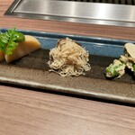 Yakiniku Ushigoro - 季節のナムル3種盛り合せ：アスパラガスのナムル アーモンド、新ジャガイモのナムル クミン 胡麻油、筍のナムル 木の芽味噌