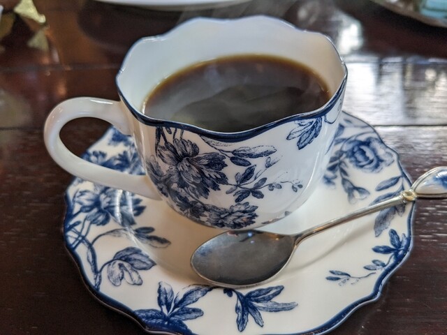 エイコン・カフェ &ndash; 一ノ関の隠れ家喫茶店でゆったりひとときを