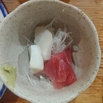 Gohanya Motozawa - 定食には選べる小鉢三品～マグロ刺