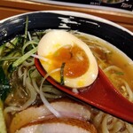 俺の中華たなか家 - 味玉蓮華リフト⤴️