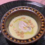 レフ アオキ - アミューズはグリーンアスパラの冷製スープ