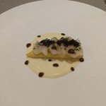 フィエルテ - ホワイトアスパラ帆立とキャビア載せ