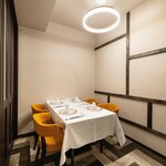 GINZA芳園 - 少人数から大人数まで対応可能な大小個室も完備しております。