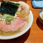 焼きあご煮干しらぁめん はなかぜ - 特製焼きあご煮干し塩らぁめん(¥1,100+大盛¥120)ライス(¥200)