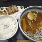 吾妻屋 - ラーメン＋餃子定食(880円)