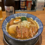 ハマカゼ拉麺店 - 特製清湯醤油らーめん¥1050、瓶ビール（中）¥550