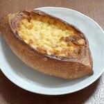 箱根ベーカリー - チーズいりのパン