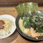 横浜家系ラーメン 鶯家 - 