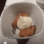 FRENCH TEPPAN 静香庵 - ◯季節の小さな前菜　
      帆立のフライ