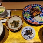 Hondo Ori Sasa - 選べる然然ランチセット - 焼魚(鯛)