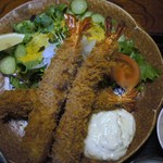 和食家 おがわ亭 - エビフライ（大きめなエビが３本）