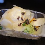 和食家 おがわ亭 - 大葉をどけるとガリでした。