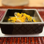 すし処 ひさ田 - ◆鰻炭火焼きのカラスミと黒七味がけ