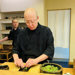 すし処 ひさ田 - ◎ハーブの手巻き寿司を作っていく。