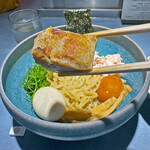 うずとかみなり - 香ばしく焼き上げられた地鶏もも肉