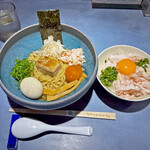 うずとかみなり - 続いて「地鶏まぜSOBA地鶏味玉」¥1,400が到着