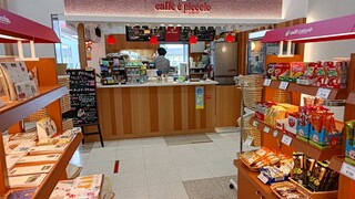 Caffe e piccolo - お店