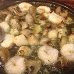 SABOU 虎ノ門店 - 魚貝のアヒージョ