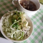 セットのサラダ。