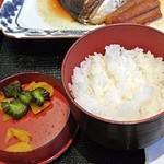 揖保乃糸 庵 - ご飯と香の物