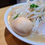 味噌麺処 花道庵 - 味玉は黄身が半熟