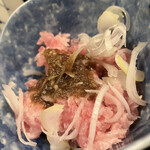 小料理ささき - 「マグロ叩き」。わさび醤油をかけました。