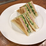 ホットケーキパーラー フルフル 赤坂店 - アボカドとロースハムのローストサンドイッチ