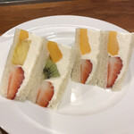 ホットケーキパーラー フルフル 赤坂店 - フルーツサンドイッチ