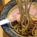 鴨と蟹 中華そば 燈 - 麺の感じ