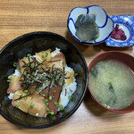 さっちゃん - 地魚漬け盛り丼¥1250