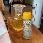 オーベルジュ オーパヴィラージュ - パンはお好みで、オリーブオイル、南房総ハーブソルト