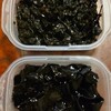 天安本店 - 上、葉唐辛子100グラム。下、昆布100グラム。