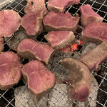 餃子・とんちゃん専門店 塚ちゃん餃子 - まるごと一本タン¥900