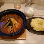 すーぷかりーかふぇ　チャーリースパイス - ハーブソーセージ　インディアンテイスト　ご飯普通200㌘