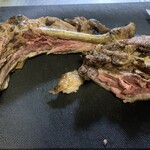 福鶏 - 例：骨を境に二つに切り分け