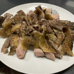 福鶏 - 骨付き部分を２０秒ばかりレンチン　タタキとして盛り付け