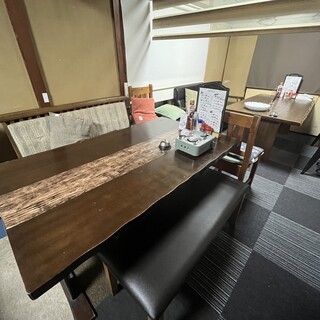 A homely interior ♪ Suitable for a wide range of settings, including counters and tatami rooms