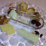 オーベルジュ オーパヴィラージュ - フランス産 三種のチーズ (ロックフォール、ルブロション、フォントゥミ)　その他にナッツ、赤ワインとカシスで漬けたイチジク