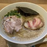 中村麺三郎商店 - 天城黒豚100％豚骨ラーメン