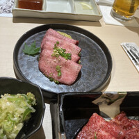 牛刺しと焼肉 仔虎 クリスロード店 - 