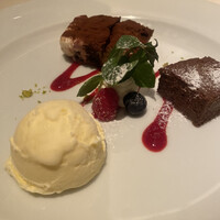 37 Steakhouse & Bar - 
