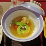 本家伴久 - 煮物（すだれ麩ぜんまい巻き・手毬湯波・人参・青味）(2013.Jul)