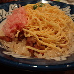 骨付鳥 一鶴 横浜西口店 - とりめし。とりのだしで炊き込んだ、醤油味の炊き込みご飯です