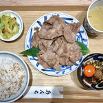 Anchisuteki Tororo Mugimeshi Butamaru - あんちすてーき 肩ロース 並140g A定食
