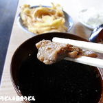 手打うどん 松屋 - 2013年8月　小さな鶏肉が入ってるだ